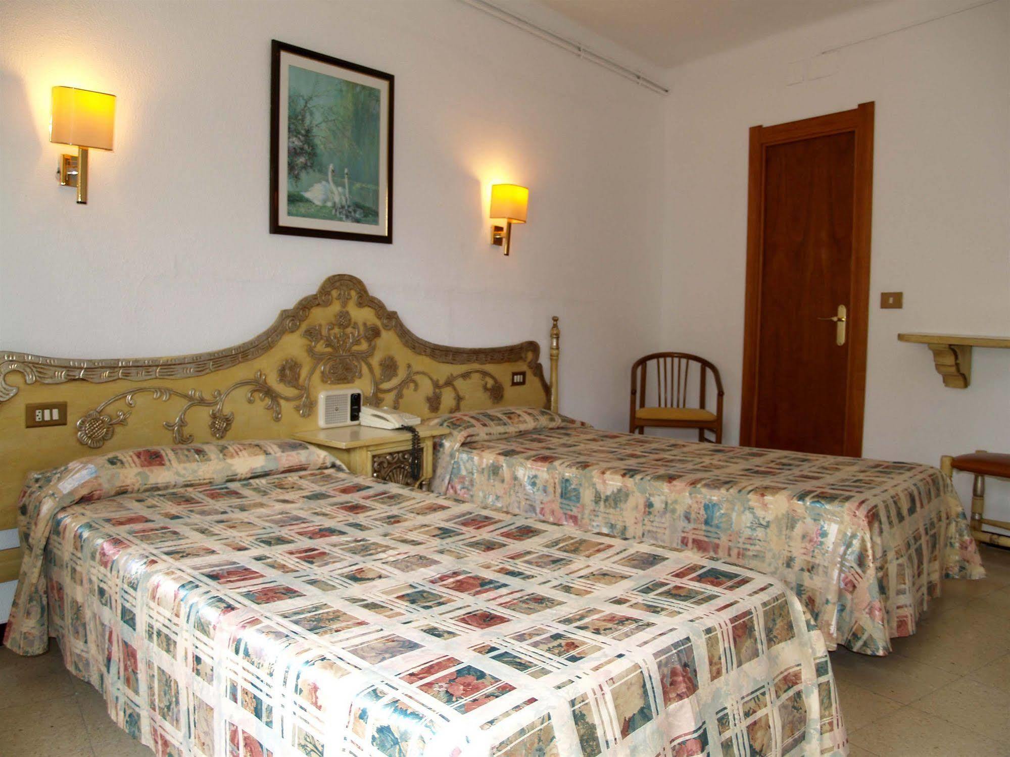 Hotel Hostal Del Sol Sant Feliu de Guíxols Luaran gambar