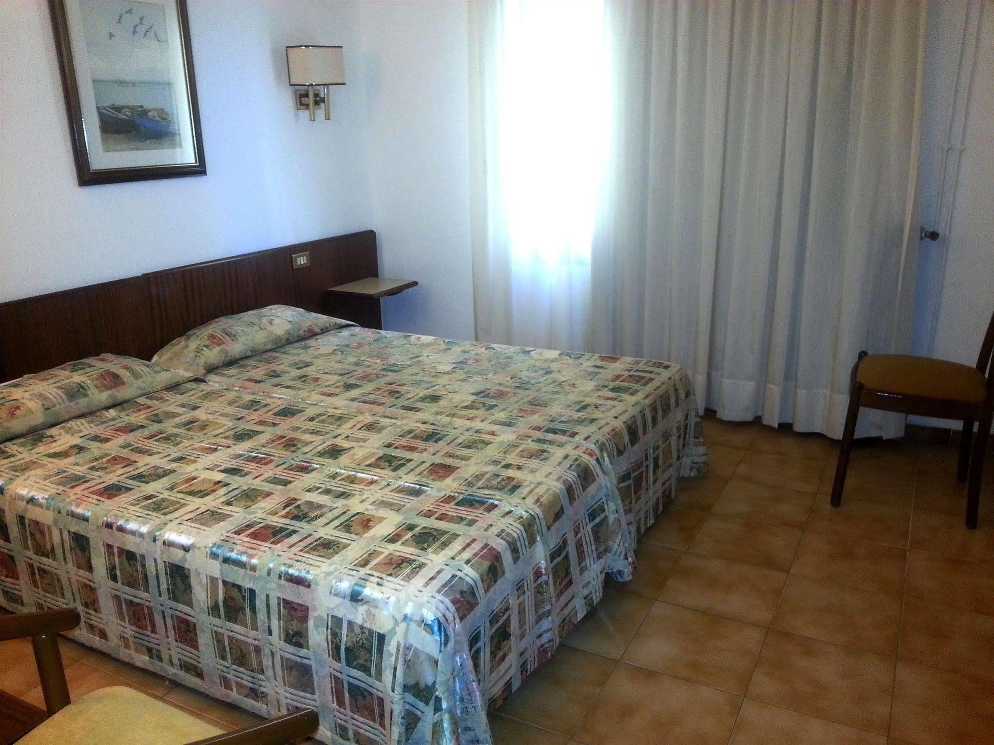 Hotel Hostal Del Sol Sant Feliu de Guíxols Luaran gambar